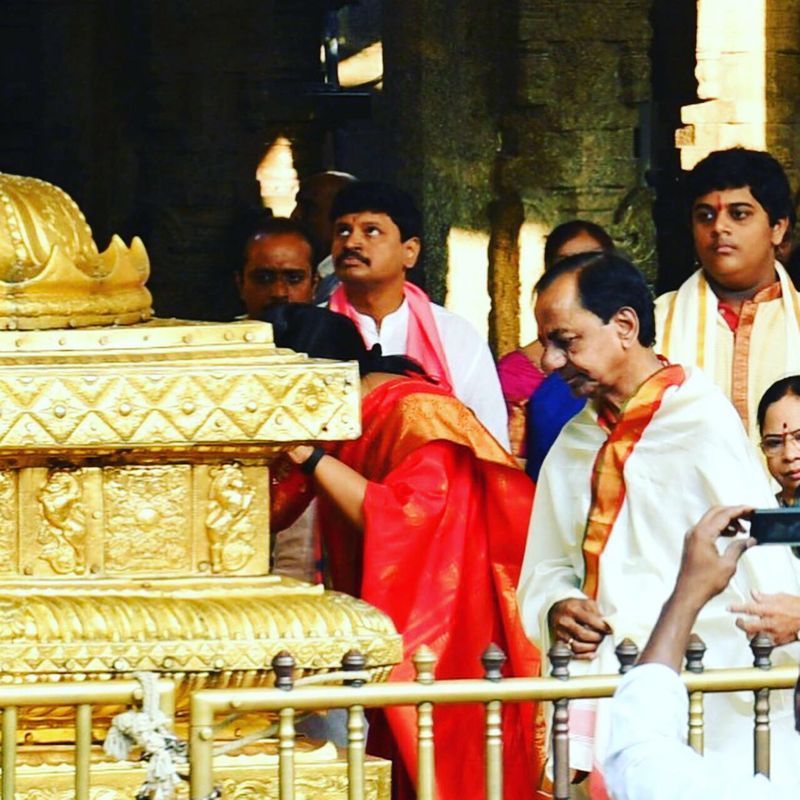 తిరుమల శ్రీవారిని దర్శించుకున్న కేసీఆర్ (ఫోటోలు)