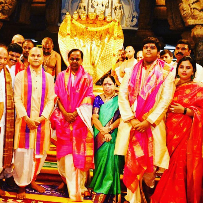 తిరుమల శ్రీవారిని దర్శించుకున్న కేసీఆర్ (ఫోటోలు)