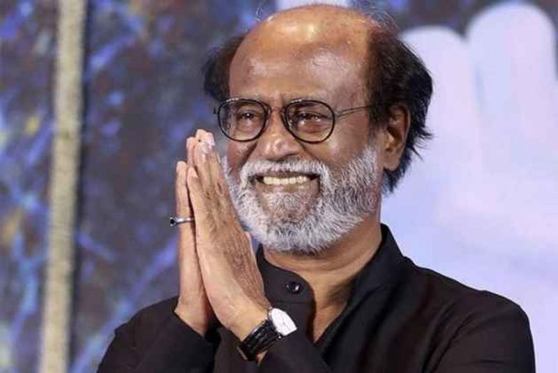 రజినీకాంత్ - సౌతిండియన్ సూపర్ స్టార్ రజినీకాంత్ కి బ్రాంకైటిస్ ఉన్నట్లుగా వైద్యులు గుర్తించారు. దీనికి కారణంగా దగ్గు, వాంతులతో చాలా ఇబ్బంది పడ్డారు. దీనికోసం సింగపూర్ లో ట్రీట్మెంట్ తీసుకున్నారు.
