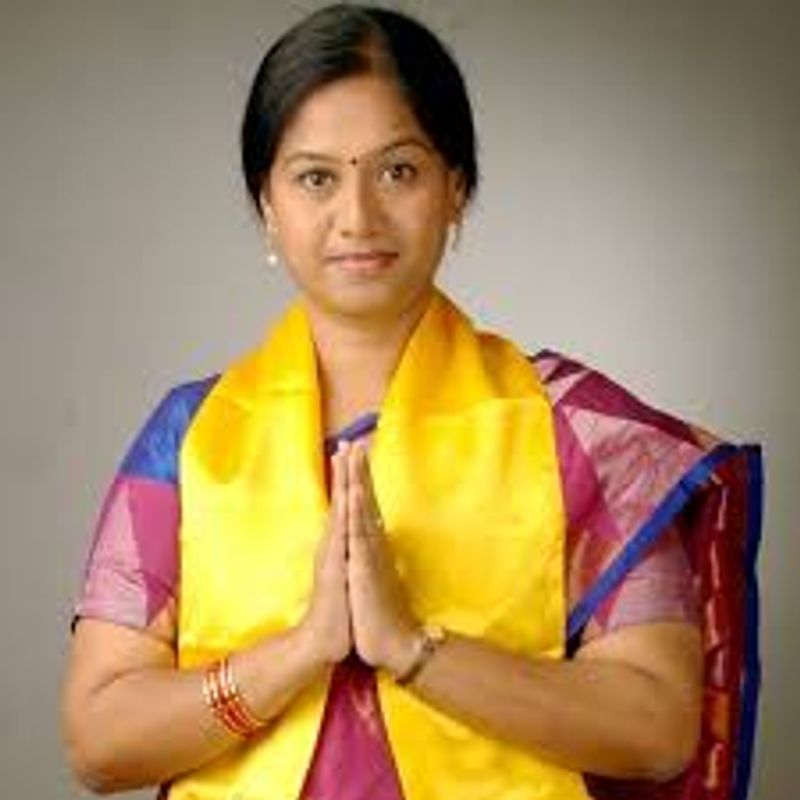 మాజీ మంత్రి గౌతు శ్యాం సుందర్ శివాజీ కూతురు గౌతు శిరీష ఈ దఫా పలాస నుండి పోటీ చేశారు. టీడీపీ శ్రీకాకుళం జిల్లా అధ్యక్షురాలిగా శిరీష పనిచేస్తున్నారు. శిరీష తొలిసారిగా పలాస నుండి పోటీ చేసి ఓడిపోయారు. పార్టీ అధ్యక్షురాలిగా జిల్లాలోని పార్టీ నేతలను సమన్వయం చేయడంలో శిరీషపై చంద్రబాబునాయుడు ప్రశంసలు కురిపించారు. తొలిసారిగా ఆమె పలాస అసెంబ్లీ నుండి పోటీ చేసి ఓడిపోయారు.