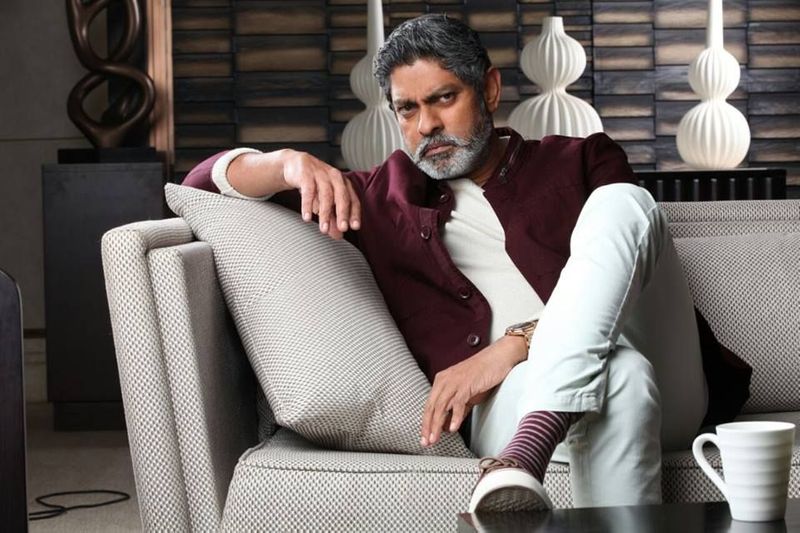 జగపతి బాబు : 90 దశకంలో జగపతి బాబు కుటుంబకథా చిత్రాలతో వరుస విజయాల్ని సొంతం చేసుకున్నారు. 1996లో జగపతి బాబు నటించిన 6 చిత్రాలు విడుదలయ్యాయి.