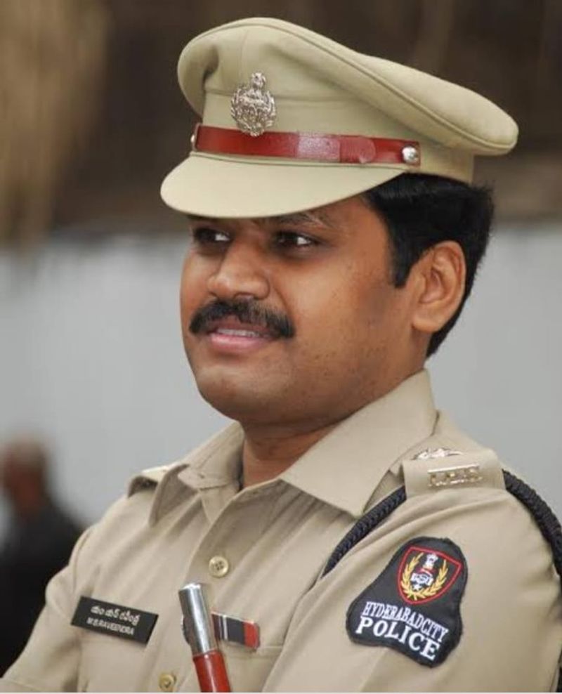 ఇకపోతే ఇప్పటి వరకు తెలంగాణ రాష్ట్రానికి చెందిన ఐపీఎస్ అధికారి స్టీఫెన్ రవీంద్ర ఏపీకి వస్తారని ఆయన ఐబీ చీఫ్ గా వ్యవహరిస్తారని ప్రచారం జరిగింది. అయితే ఆయన డిప్యూటేషన్ కు కేంద్రం రెడ్ సిగ్నల్ ఇవ్వడంతో ఆయన తెలంగాణ పోలీస్ శాఖలో విధుల్లో చేరిపోయారు.