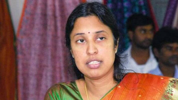 Big relief to Srilakshmi: High Court asks CBI Court not to take action against IAS officer Big relief to Srilakshmi: High Court asks CBI Court not to take action against IAS officer