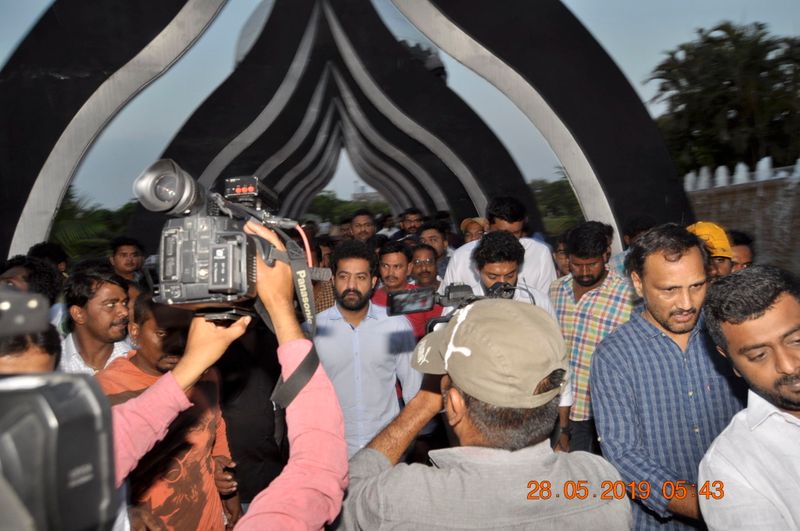 ఇక నుంచి తాత వర్థంతి - జయంతి వేడుకలకు సంబందించిన ఏర్పాట్లను తానే చూసుకుంటాను అని చెప్పారు.