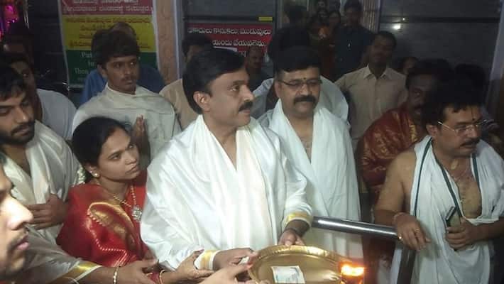 Janardhana Reddy family visit Raichuru Mantralaya Mutt Janardhana Reddy family visit Raichuru Mantralaya Mutt