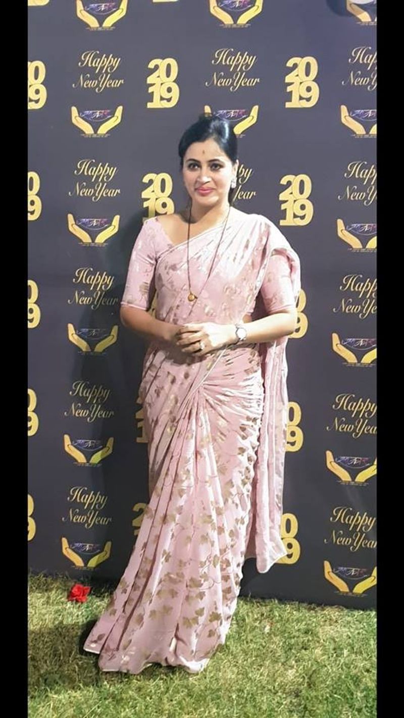 ಯುವ ಸ್ವಾಭಿಮಾನ ಪಕ್ಷದ ಅಭ್ಯರ್ಥಿಯಾಗಿ ಮಹಾರಾಷ್ಟ್ರದ ಅಮರಾವತಿ ಲೋಕಸಭಾ ಕ್ಷೇತ್ರದಲ್ಲಿ ಸ್ಪರ್ಧಿಸಿದ್ದ ನವನೀತ್ ಅಚ್ಚರಿಯ ರೀತಿಯಲ್ಲಿ ಗೆಲುವು ಸಾಧಿಸಿದ್ದಾರೆ.