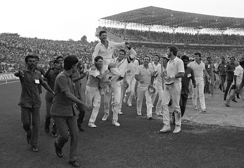 1987 वर्ल्ड कप (रिलायंस कप के नाम से) भारत और पाकिस्तान में खेला गया था । जिसमें आठ देशों ने हिस्सा लिया था। फाइनल में ऑस्ट्रेलिया ने इंग्लैंड को हराया था  फाइनल्स का स्कोर कुछ इस प्रकार था       ऑस्ट्रेलिया बनाम इंग्लैंड  ऑस्ट्रेलिया- 2535 (50 ओवर) इंग्लैंड- 2468 (50 ओवर)  ऑस्ट्रेलिया ने ये मुकाबला 7 रन से जीता था  मैन ऑफ़ द मैच- डेविड बून