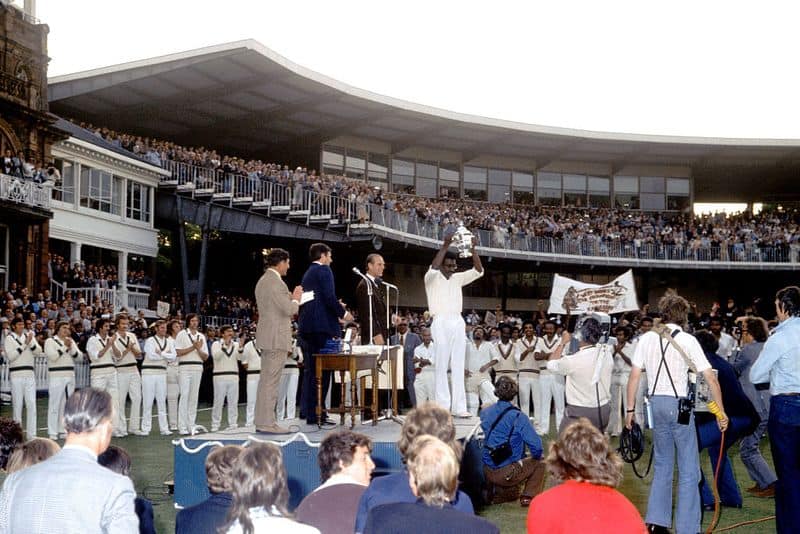 1975 में इंग्लैंड में पहला वर्ल्ड कप खेला गया जिससे उस वक़्त प्रुडेंशियल कप कहते थे। जिसमें आठ देशों ने हिस्सा लिया था। फाइनल में  वेस्टइंडीज ने ऑस्ट्रेलिया को हराया था   फाइनल्स का स्कोर कुछ इस प्रकार था     ऑस्ट्रेलिया बनाम वेस्टइंडीज  वेस्टइंडीज - 291  8 ( 60  ओवर ) ऑस्ट्रेलिया - 274 आल आउट (58.4 ओवर)  वेस्टइंडीज ने ये मुकाबला मात्र 17 रन से जीता था  मैनऑफ़ द मैच- क्लाइव हबर्ट लॉयड