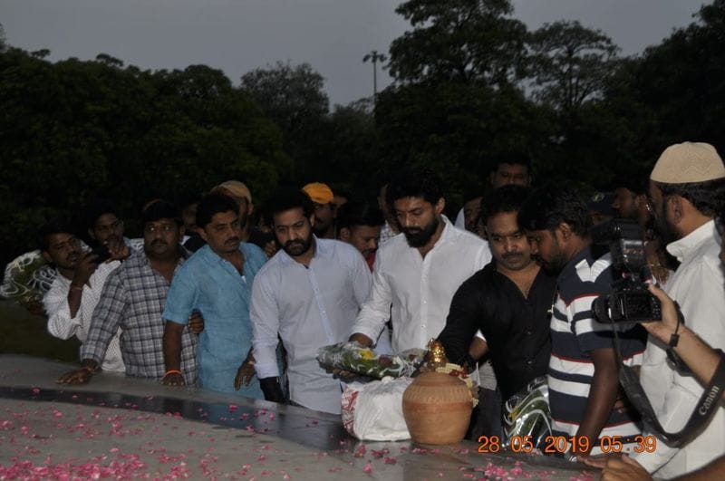 ఎన్టీఆర్ కు పురంధేశ్వరి, తదితరుల నివాళి
