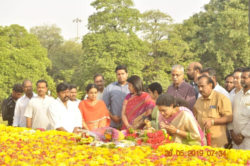 ఎన్టీఆర్ కు పురంధేశ్వరి, తదితరుల నివాళి