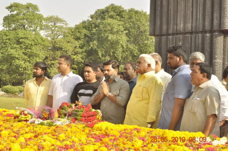 ఎన్టీఆర్ కు పురంధేశ్వరి, తదితరుల నివాళి