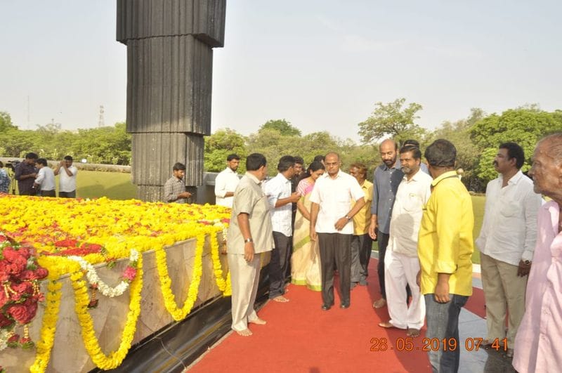 ఎన్టీఆర్ కు పురంధేశ్వరి, తదితరుల నివాళి