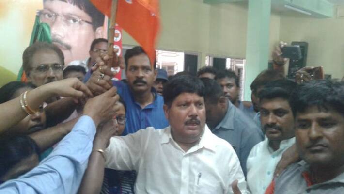 Arjun Singh challenges Mamata Banerjee in Barrrackpore Arjun Singh challenges Mamata Banerjee in Barrrackpore