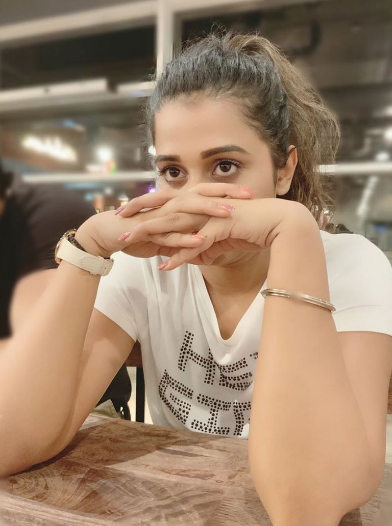 Idhaya Rani Shilpa Manjunath..! Stylish Photos..