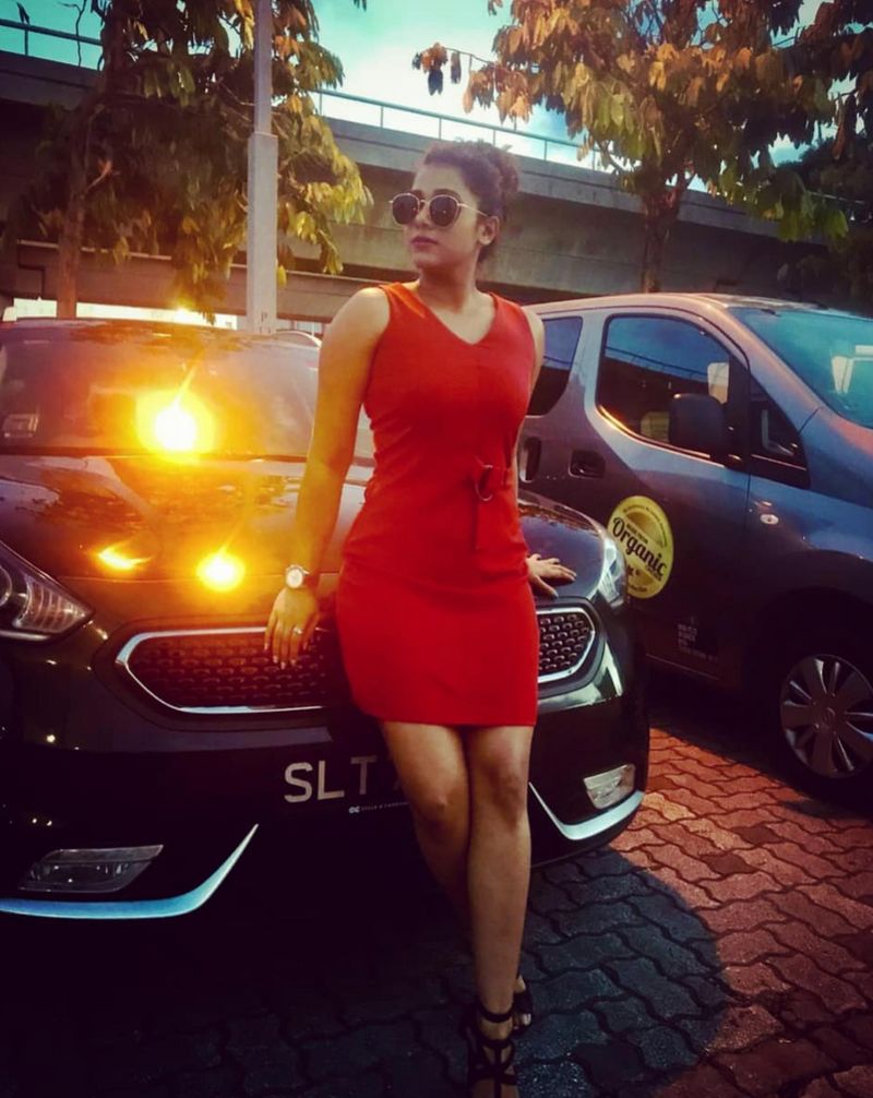 Idhaya Rani Shilpa Manjunath..! Stylish Photos..