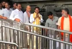 Jaganmohan Reddy offers prayers to Lord Venkateswara in Tirumala before swearing-in ceremony