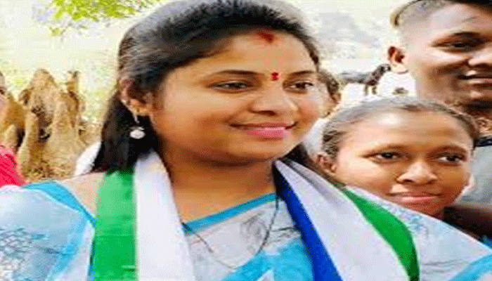 Deputy CM Pushpa srivani escapes from accident Deputy CM Pushpa srivani escapes from accident