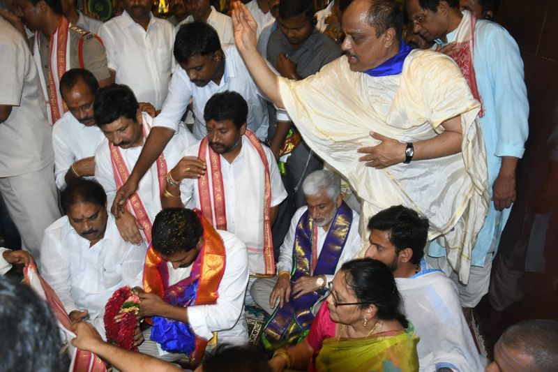 బెజవాడ దుర్గమ్మను దర్శించుకున్న జగన్ (ఫోటోలు)