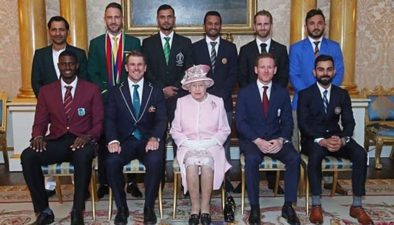 Queen Elizabeth II (centre) poses with all the captains of the ICC Cricket World Cup 2019, in the 1844 Room at Buckingham Palace, London, ahead of the competition's Opening Party on the Mall. (L-R) Back row: South Africa's captain Faf du Plessis, Mashrafe Mortaza (Bangladesh), Dimuth Karunaratne (Sri Lanka), Kane Williamson (New Zealand), Gulbadin Naib (Afghanistan). Front row: Aaron Finch (captain), Britain's Queen Elizabeth II, Eoin Morgan (England), Virat Kohli (India)