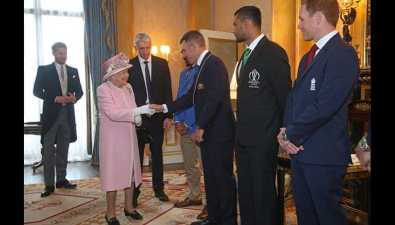 Queen Elizabeth greets Aaron Finch as other captains look on
