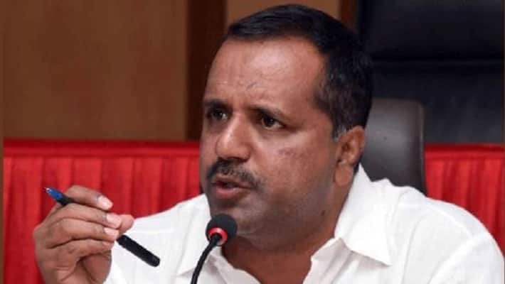 Urban development minister U T Khadar visits Ullala hospital for stab victim Urban development minister U T Khadar visits Ullala hospital for stab victim