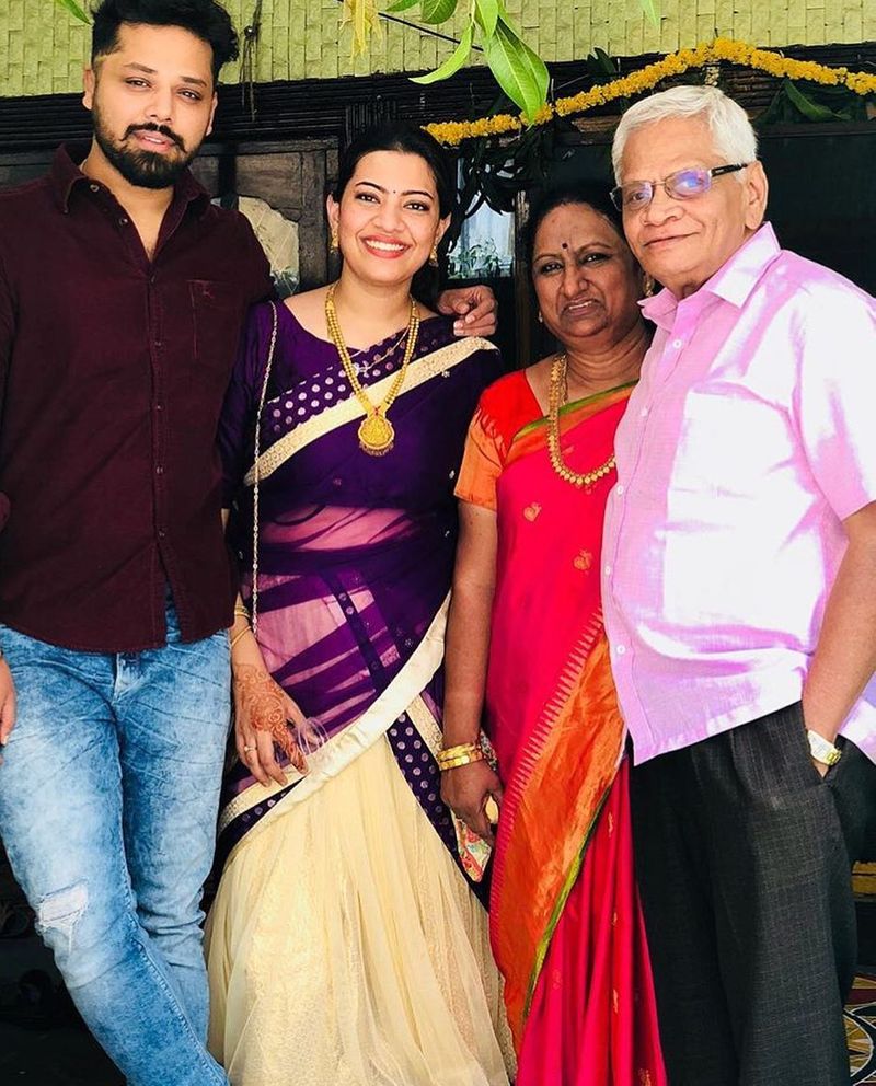 సింగర్ గీతామంధురి ఫ్యామిలీ