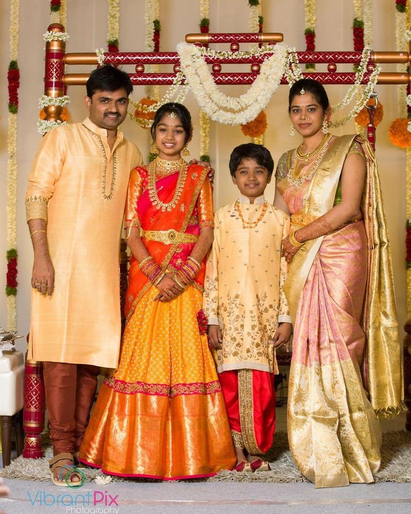 తన ఇద్దరి పిల్లలు, భార్యతో దర్శకుడు మారుతి