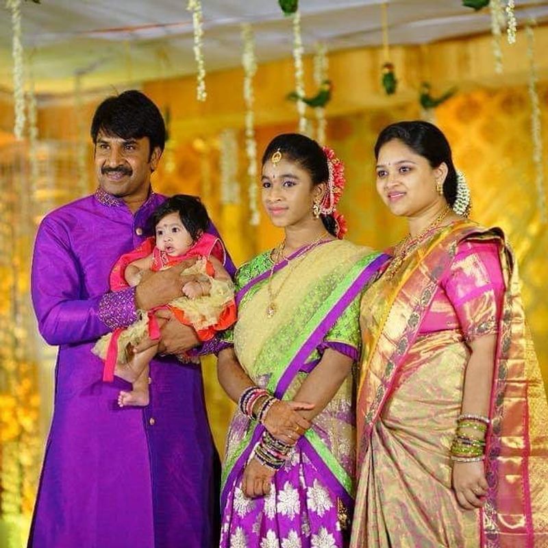 కమెడియన్ శ్రీనివాసరెడ్డి అతడి కుటుంబం