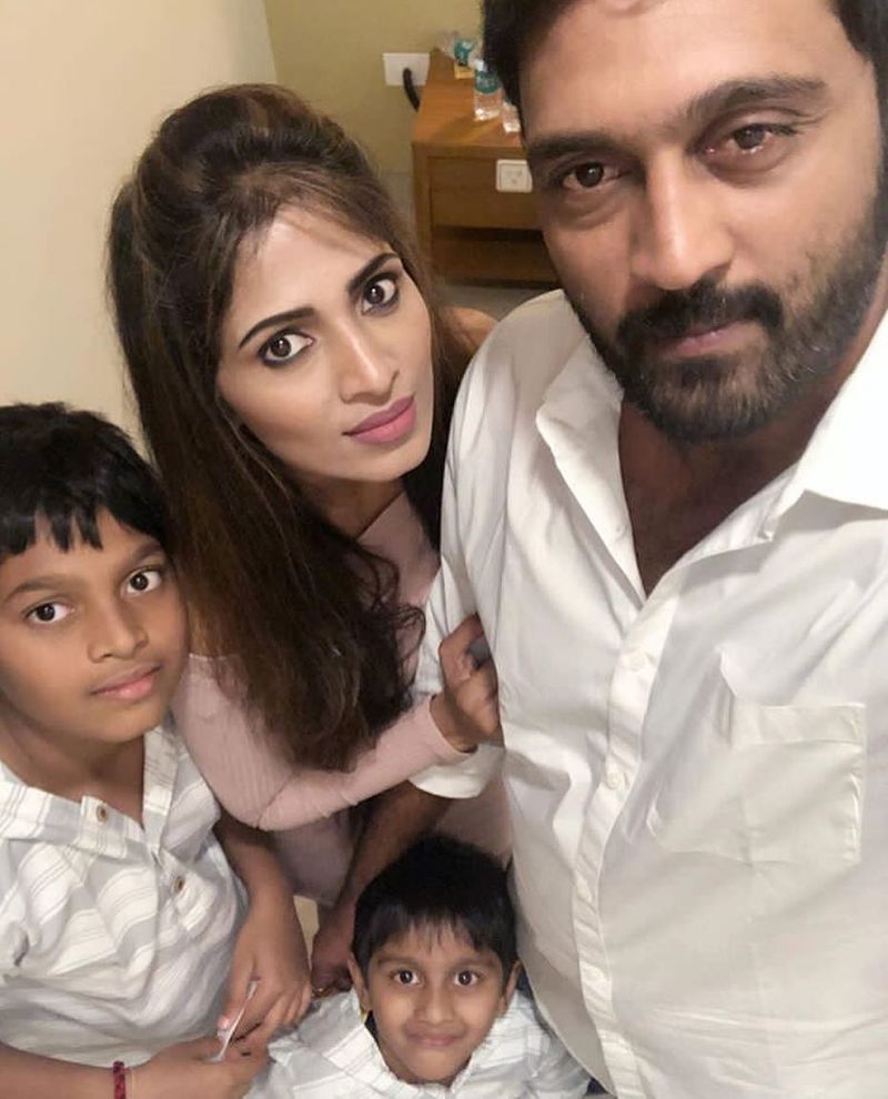 నటుడు అజయ్ కుటుంబం