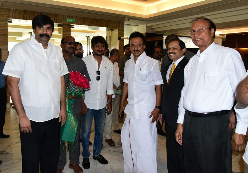 గేట్ వే హోటల్లో కేసీఆర్, స్టాలిన్, గవర్నర్ దంపతులు
