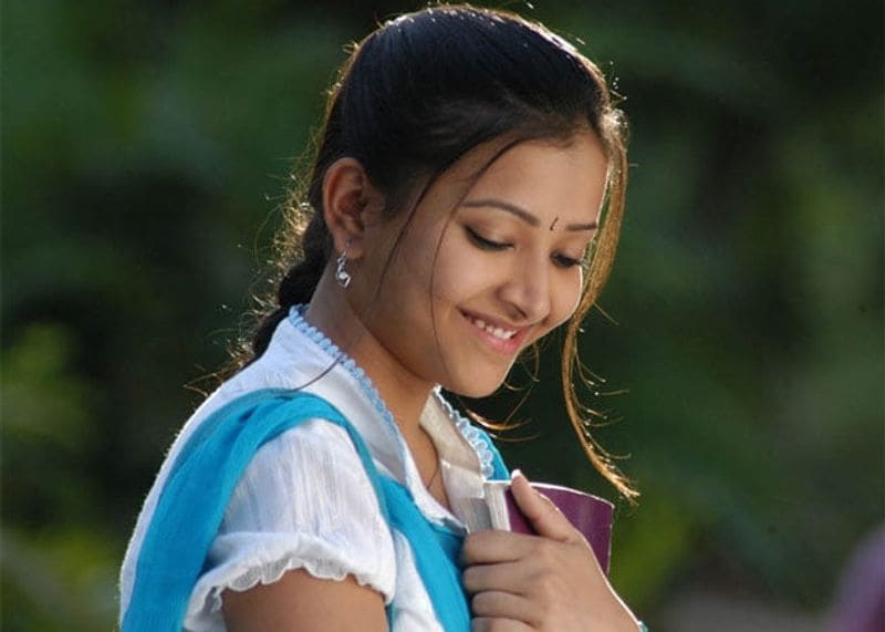 Let's Take A Look At Few Catchy One-Liners of Our Heroines