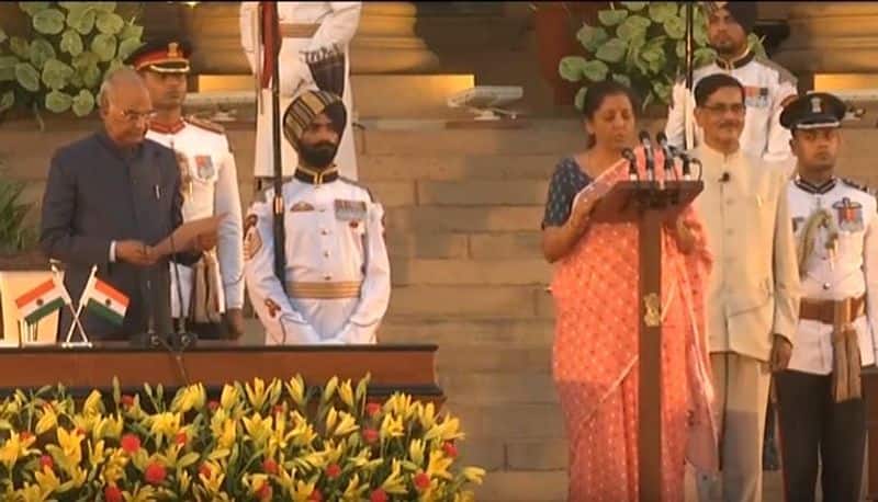 निर्मला सीतारमण: निर्मला सीतारमण राज्यसभा सांसद हैं। वह पिछली सरकार में रक्षा मंत्री थीं। इससे पहले वह लंबे समय तक बीजेपी प्रवक्ता भी रही हैं। उन्होंने जेएनयू से एमए इकोनॉमिक्स की डिग्री हासिल की है।