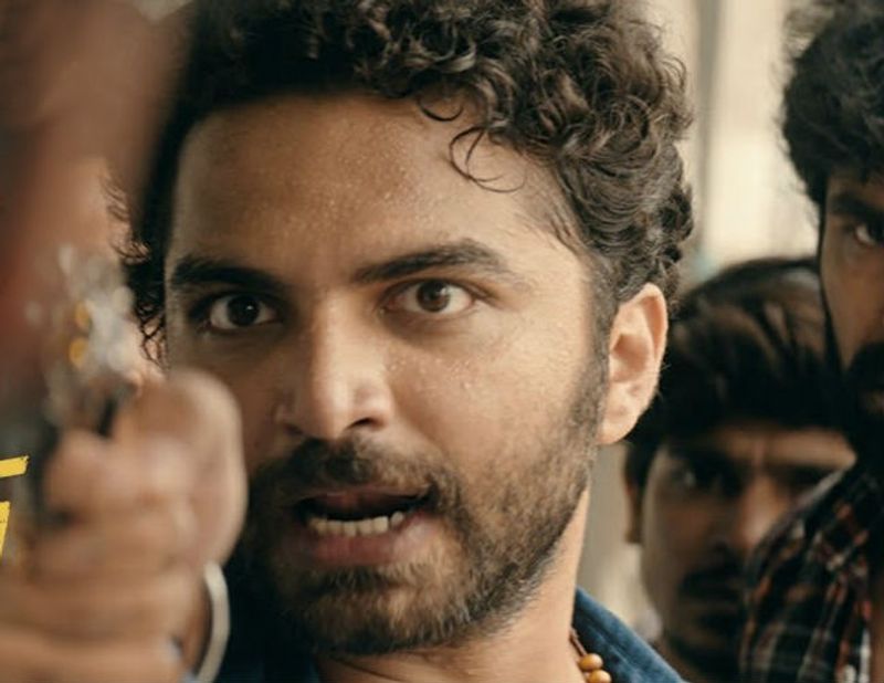 సినిమా ఫస్ట్ హాఫ్ తో పర్వాలేదనిపించినా.. సెకండ్ హాఫ్ లో మాత్రం బాగా విసిగించేశాడు. స్లోగా సాగే సన్నివేశాలు, సీరియల్ లా అనిపించే ఎమోషన్స్ తో ఆడియన్స్ తలలు పట్టుకోవడం ఖాయం. కథ ఎక్కడ మొదలై, ఎటు వెళ్తుందోననే కన్ఫ్యూజన్ కలుగుతుంది. కాలేజీ ఎపిసోడ్స్, లవ్ ట్రాక్, కొన్ని యాక్షన్ సన్నివేశాలు మినహా సినిమాలో మరేదీ ఆకట్టుకోదు.