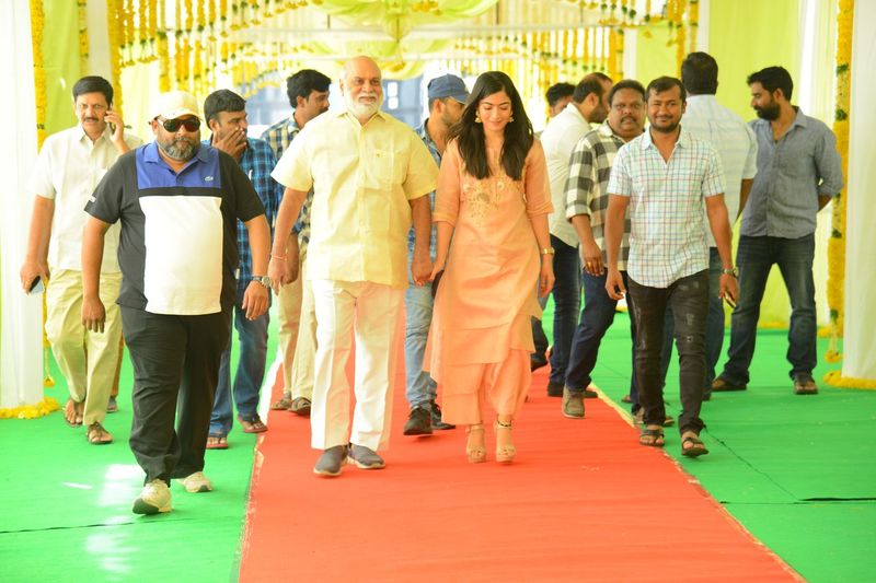 మహేష్ 'సరిలేరు నీకెవ్వరూ' ఓపెనింగ్..ఫొటోస్