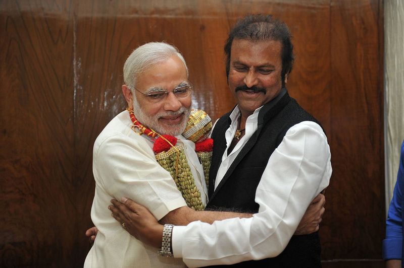 ఆధ్యాత్మికంగా, భక్తిభావం కలిగిన మోహన్ బాబును టీటీడీ చైర్మన్ గా నియమిస్తారా అంటూ మరో చర్చ జరుగుతుంది. లేకపోతే ఎమ్మెల్సీ పదవి ఇచ్చి జగన్ కేబినెట్ లో ఆహ్వానిస్తారా అన్న చర్చ కూడా జోరుగా జరుగుతోంది. అయితే మోహన్ బాబు నిర్మోహమాటస్తుడు. ఏదైనా కుండబద్దలు కొడతాడు.