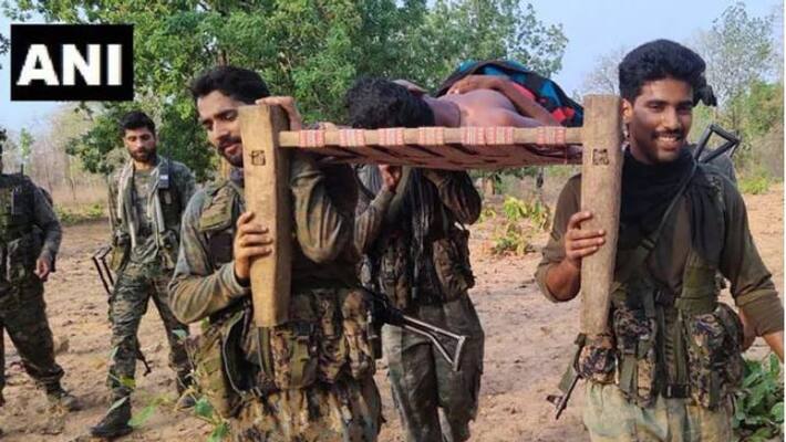 youth who was injured was helped by crpf soldiers youth who was injured was helped by crpf soldiers