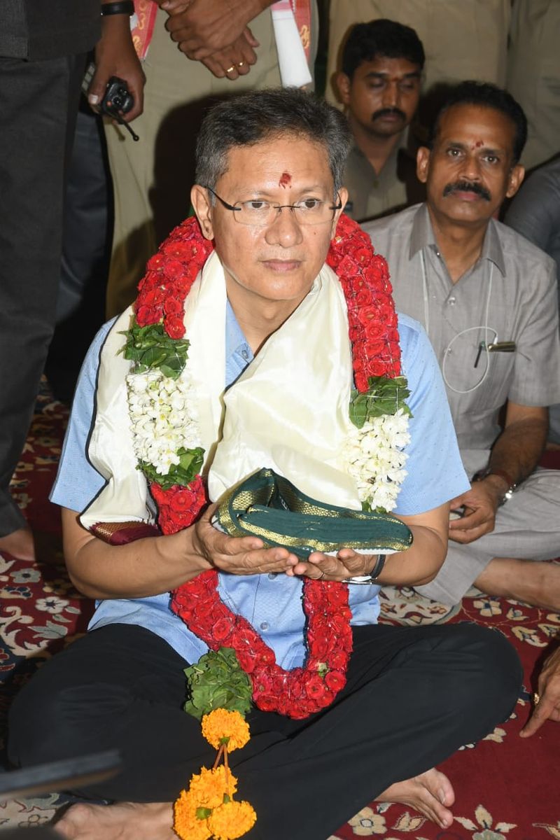 డీజీపీ దుర్గమ్మ దర్శన దృశ్యాలు