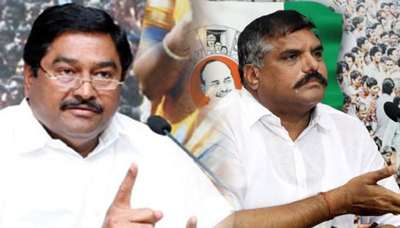 మంత్రి పదవులు ఖరారైన వారిలో బొత్స సత్యనారాయణ, పెద్దిరెడ్డి రామచంద్రారెడ్డి, ఆనం రామనారాయణ రెడ్డి, ధర్మాన ప్రసాద రావు, మునిగంట మహీధర్ రెడ్డి, ఆళ్ల రామకృష్ణా రెడ్డి, అనంత వెంకట్రామిరెడ్డి, కోటంరెడ్డి శ్రీధర్ రెడ్డి ఉన్నారు. బొత్స సత్యనారాయణకు పరిశ్రమల శాఖ, పెద్దిరెడ్డి రామచంద్రారెడ్డికి నీటి పారుదల శాఖ, ఆనం రామనారాయణ రెడ్డికి ఆర్థిక శాఖ, మహీధర్ రెడ్డి మున్సిపల్ శాఖ, ఆళ్ల రామకృష్ణా రెడ్డికి వ్యవసాయ శాఖ ఇచ్చే అవకాశాలున్నాయని అంటున్నారు. అయితే, మంత్రి వర్గ సభ్యుల ప్రమాణ స్వీకారం తర్వాత రెండు రోజులకు శాఖలను కేటాయిస్తారని అంటున్నారు.