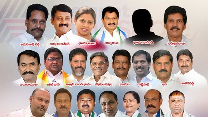 అసెంబ్లీలో న్యాయం జరగకపోతే ప్రజల చెంతకు చేరారు. ప్రజా సంకల్పయాత్ర పేరుతో ప్రజలతో కలిసి అడుగుల వేశారు. జగన్ పాదయాత్ర స్టార్ట్ చేసినప్పటి నుంచి ఒక్కొక్కరుగా పార్టీకి గుడ్ బై చెప్తున్నా ఆయన పట్టుదలతో ముందుకు సాగుతూనే ఉన్నారు.