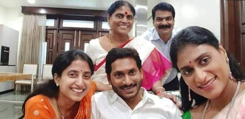 ఇలా రాజకీయాల్లో ఎన్నో ఒడిదుడుకులు ఎదురైనా ఆయన్ను వెన్నుతట్టి ప్రోత్సహించింది ముగ్గురే ముగ్గురు. ఆ ముగ్గురే కన్నతల్లి వైయస్ విజయమ్మ అయితే తోడబుట్టిన చెల్లెలు వైయస్ షర్మిల, జీవితాంతం తోడుంటానన్న భార్య వైయస్ భారతి.