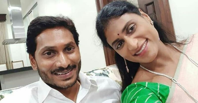 వైయస్ జగన్మోహన్ రెడ్డి విజయంలో మరో కీలక వ్యక్తి వైయస్ షర్మిల. వైయస్ జగన్ రక్తం పంచుకుని పుట్టిన వైయస్ షర్మిల అన్న విజయాన్ని కూడా పంచుకోవాలనుకుంది. అంతేకాదు అన్నకు ఆపదల్లో అండగా నిలిచింది.