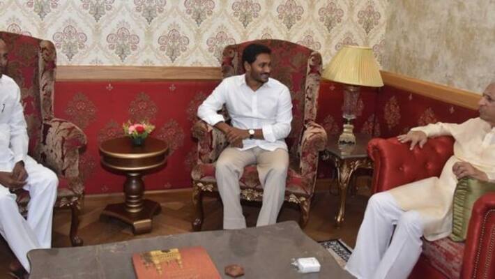 ys jagan,kcr participated governor narasimhan ifthar feast ys jagan,kcr participated governor narasimhan ifthar feast