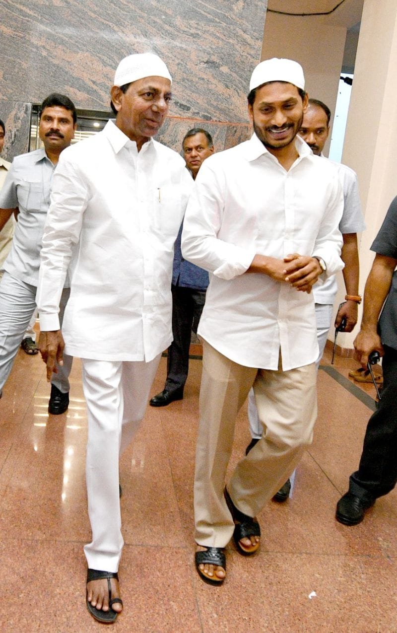 రాజ్ భవన్ ఇప్తార్ విందు కార్యక్రమంలో కేసిఆర్,జగన్