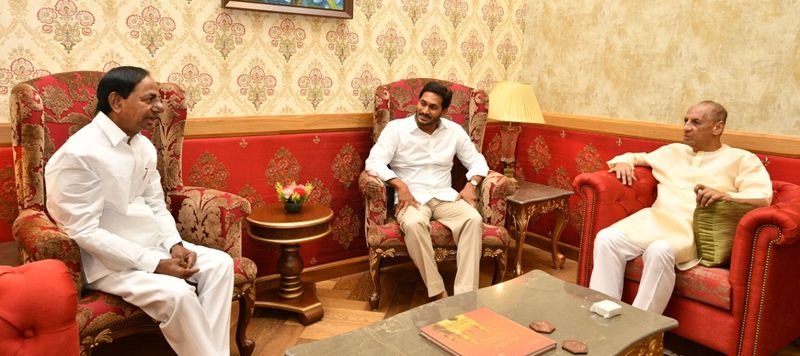రాజ్ భవన్ ఇప్తార్ విందు కార్యక్రమంలో కేసిఆర్,జగన్