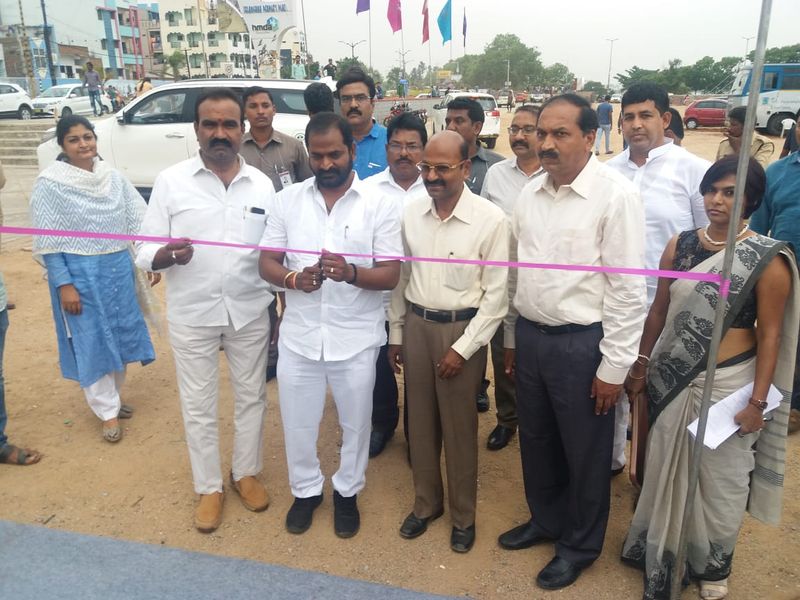 తెలంగాణ వంటకాల రుచిచూసిన శ్రీనివాస్ గౌడ్