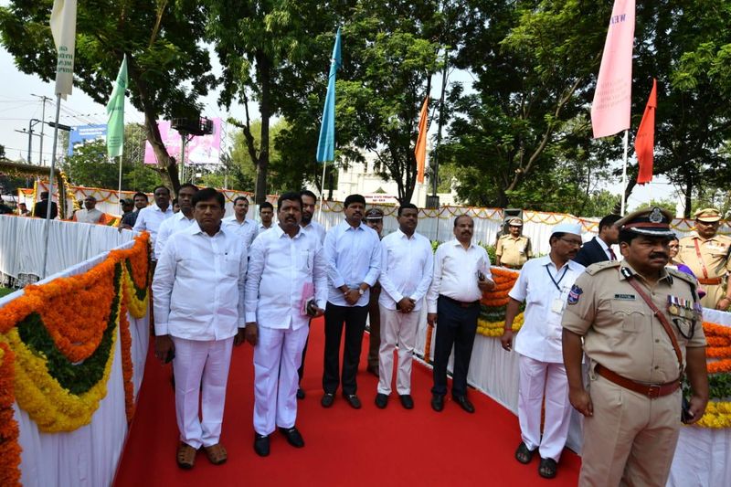 తెలంగాణ రాష్ట్ర అవతరణ దినోత్సవ వేడుకల్లో కేసీఆర్ (ఫోటోలు)