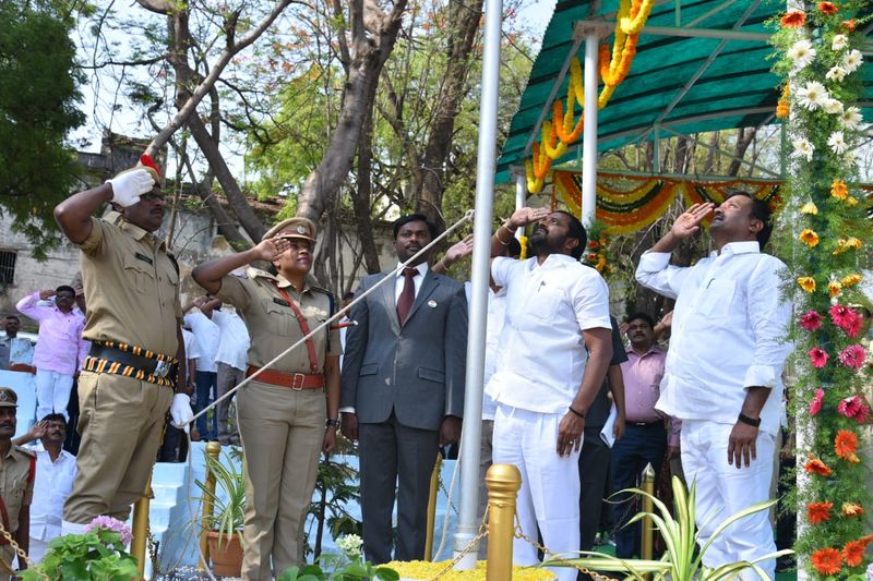 తెలంగాణ రాష్ట్ర అవతరణ వేడుకల్లో మంత్రి శ్రీనివాస్ గౌడ్ (ఫోటోలు)