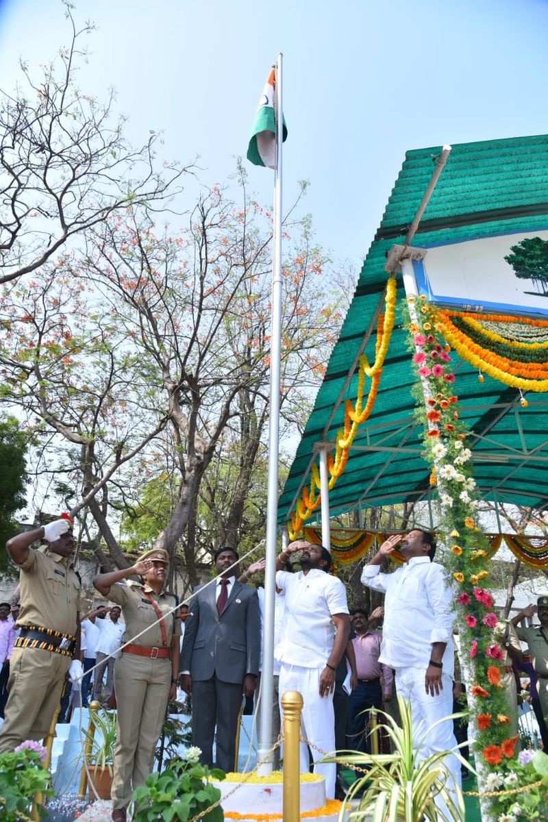తెలంగాణ రాష్ట్ర అవతరణ వేడుకల్లో మంత్రి శ్రీనివాస్ గౌడ్ (ఫోటోలు)