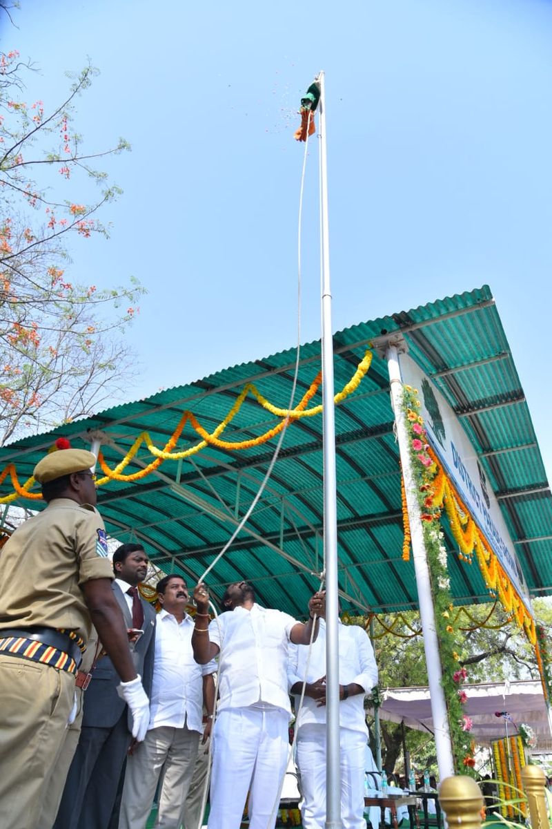 తెలంగాణ రాష్ట్ర అవతరణ వేడుకల్లో మంత్రి శ్రీనివాస్ గౌడ్ (ఫోటోలు)