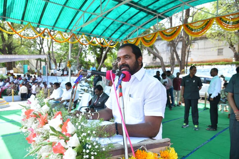 తెలంగాణ రాష్ట్ర అవతరణ వేడుకల్లో మంత్రి శ్రీనివాస్ గౌడ్ (ఫోటోలు)